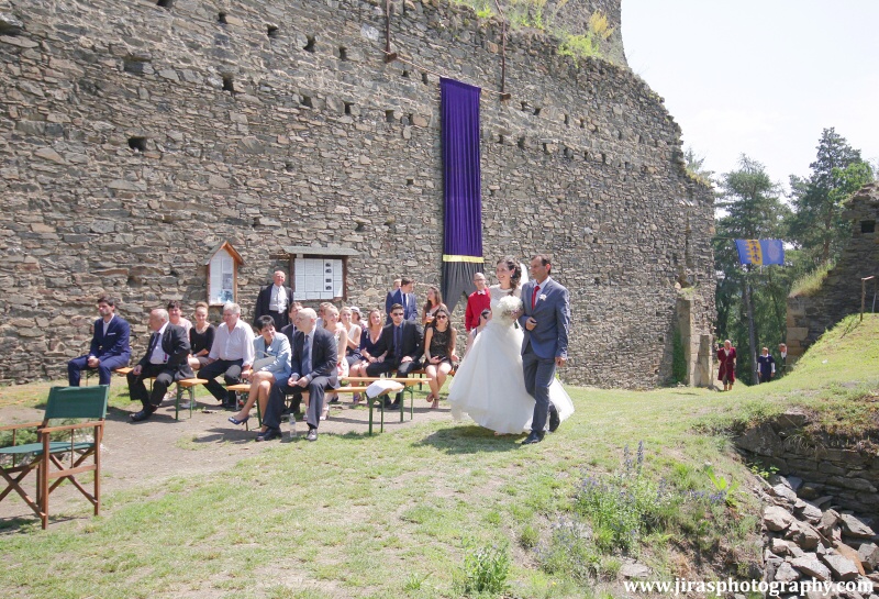 Svatba Tomáš Jiras Plzeň červen 2016 hrad Buben (14)